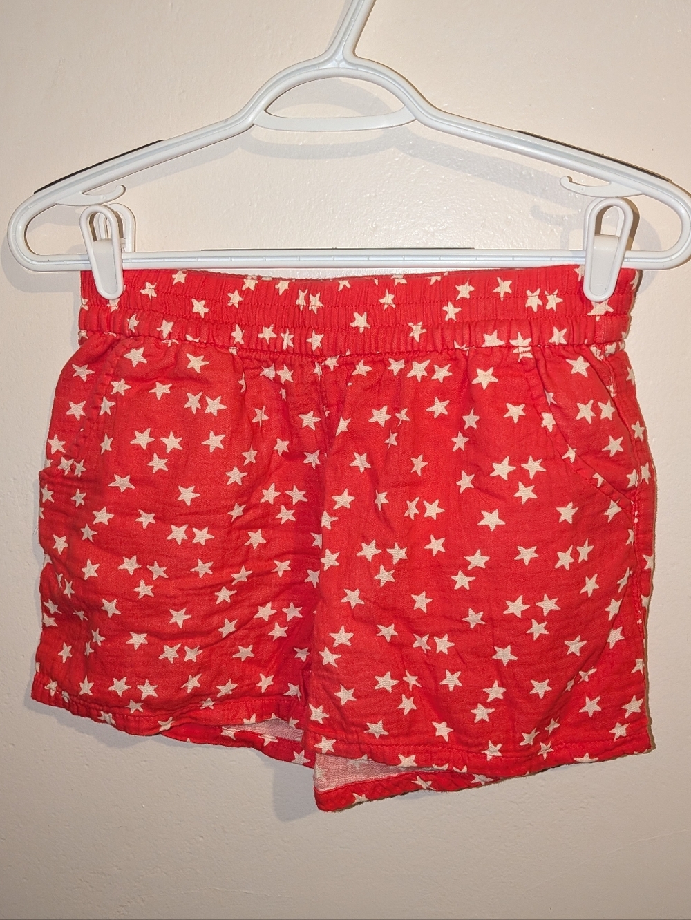 Red Star Print Girls Elastic Waist Shorts